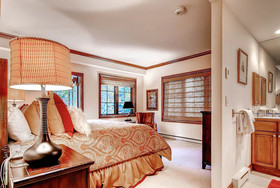 Oxford Court by Beaver Creek Mountain Lodging