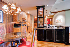 Oxford Court by Beaver Creek Mountain Lodging