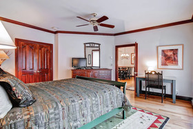 Oxford Court by Beaver Creek Mountain Lodging