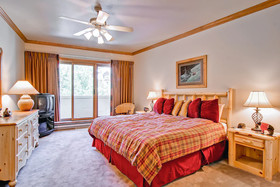 Oxford Court by Beaver Creek Mountain Lodging