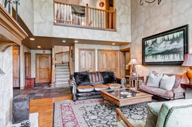 Oxford Court by Beaver Creek Mountain Lodging