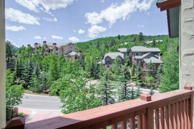 Oxford Court by Beaver Creek Mountain Lodging