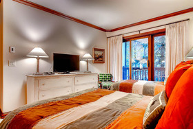 Oxford Court by Beaver Creek Mountain Lodging