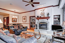 Oxford Court by Beaver Creek Mountain Lodging