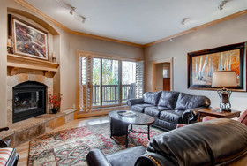 Oxford Court by Beaver Creek Mountain Lodging