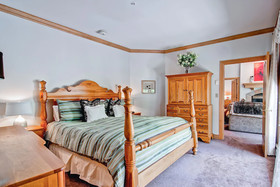 Oxford Court by Beaver Creek Mountain Lodging