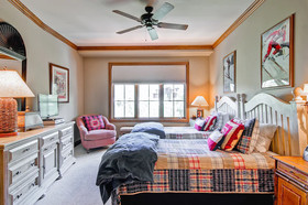 Oxford Court by Beaver Creek Mountain Lodging