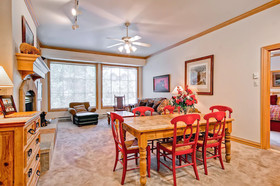 Oxford Court by Beaver Creek Mountain Lodging