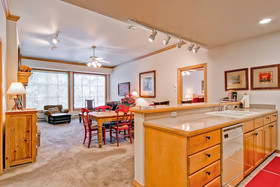 Oxford Court by Beaver Creek Mountain Lodging