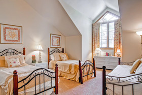 Oxford Court by Beaver Creek Mountain Lodging