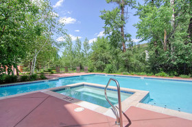 Oxford Court by Beaver Creek Mountain Lodging