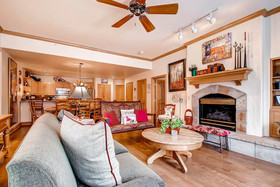 Oxford Court by Beaver Creek Mountain Lodging