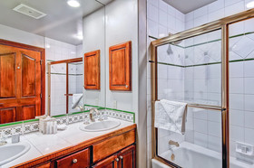 Oxford Court by Beaver Creek Mountain Lodging