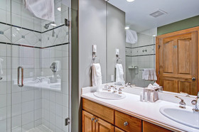 Oxford Court by Beaver Creek Mountain Lodging