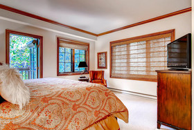 Oxford Court by Beaver Creek Mountain Lodging