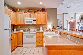 Oxford Court by Beaver Creek Mountain Lodging