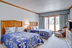 Oxford Court by Beaver Creek Mountain Lodging