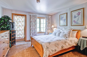 Oxford Court by Beaver Creek Mountain Lodging