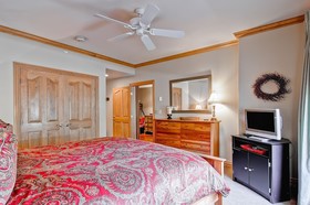 Oxford Court by Beaver Creek Mountain Lodging