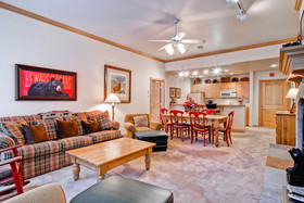 Oxford Court by Beaver Creek Mountain Lodging