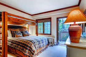 Oxford Court by Beaver Creek Mountain Lodging