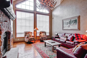 Oxford Court by Beaver Creek Mountain Lodging