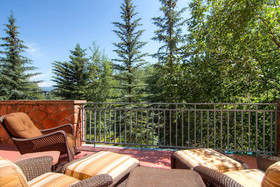 Oxford Court by Beaver Creek Mountain Lodging