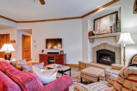 Oxford Court by Beaver Creek Mountain Lodging