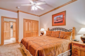 Oxford Court by Beaver Creek Mountain Lodging