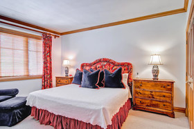Oxford Court by Beaver Creek Mountain Lodging