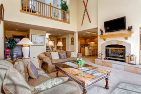 Oxford Court by Beaver Creek Mountain Lodging