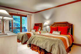 Oxford Court by Beaver Creek Mountain Lodging