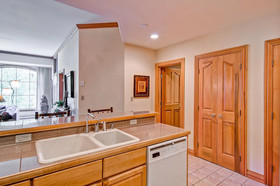 Oxford Court by Beaver Creek Mountain Lodging