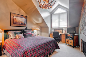 Oxford Court by Beaver Creek Mountain Lodging