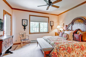 Oxford Court by Beaver Creek Mountain Lodging