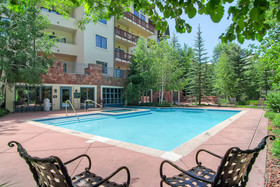 Oxford Court by Beaver Creek Mountain Lodging