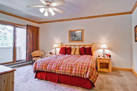 Oxford Court by Beaver Creek Mountain Lodging