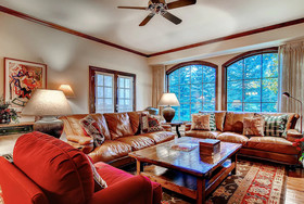 Oxford Court by Beaver Creek Mountain Lodging