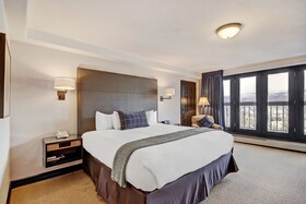 The Pines Lodge
