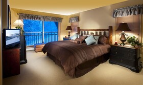 The Pines Lodge