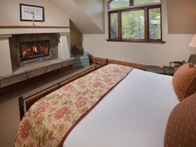 The Pines Lodge
