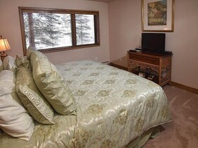 The Pines Lodge