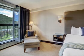 The Pines Lodge