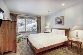 The Pines Lodge