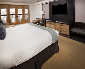 The Pines Lodge