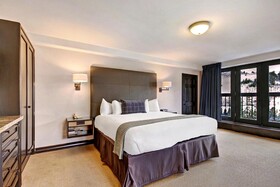 The Pines Lodge