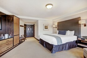 The Pines Lodge