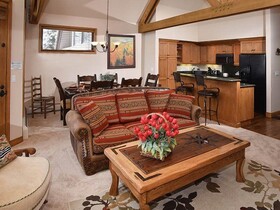 The Pines Lodge