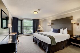 The Pines Lodge