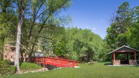 Boulder Adventure Lodge